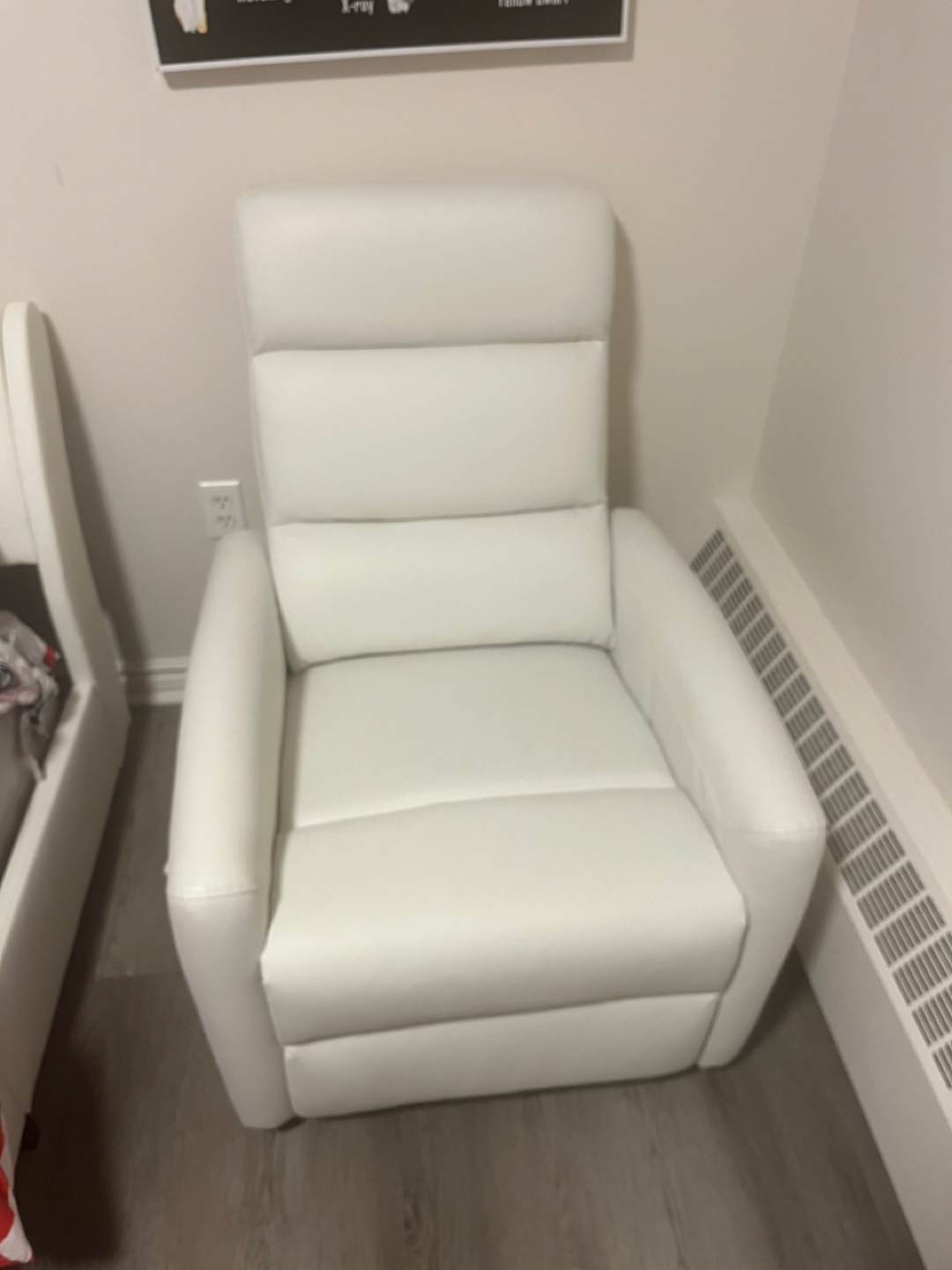 White Leather Recliner Chair - photo 3