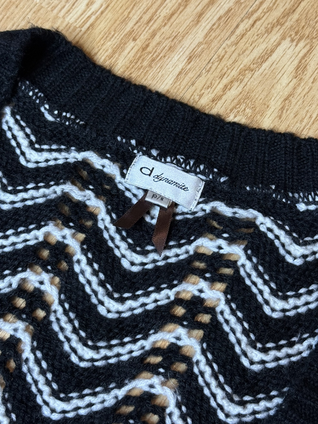 Dynamite Black and White V-Neck Sweater - photo 3