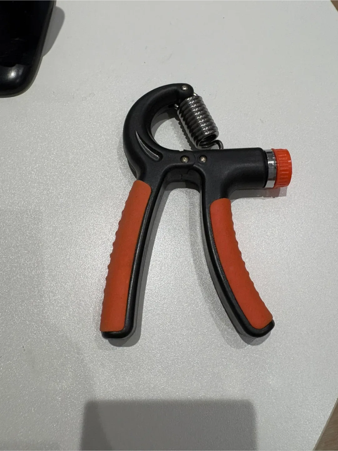 Hand grip strengthener thumbnail