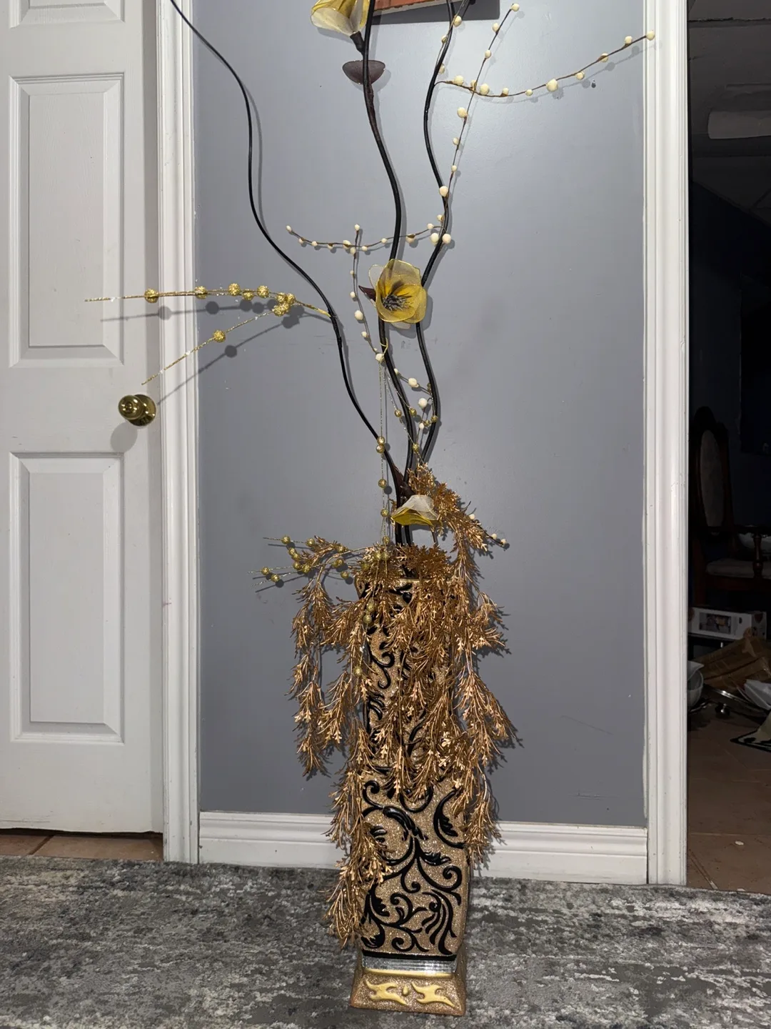 Decorative Vase with Floral Arrangement🥕 thumbnail