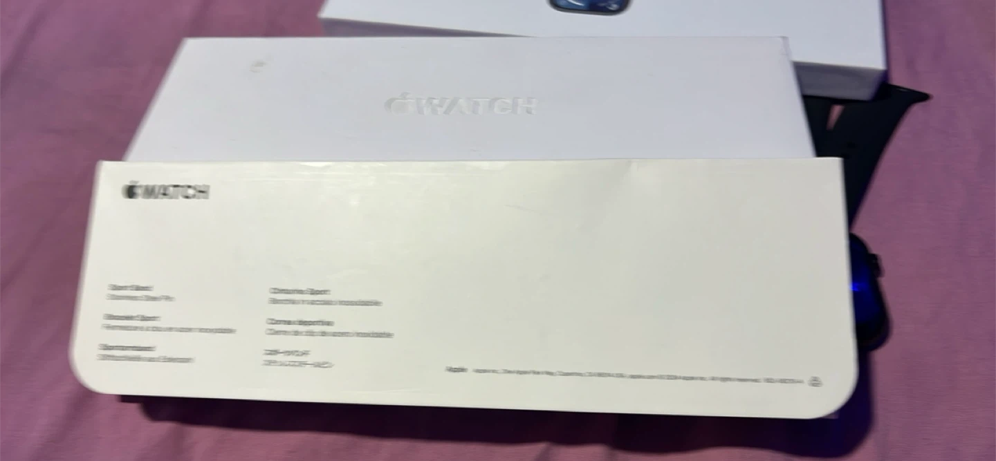 Apple Watch - Like New! - photo 3