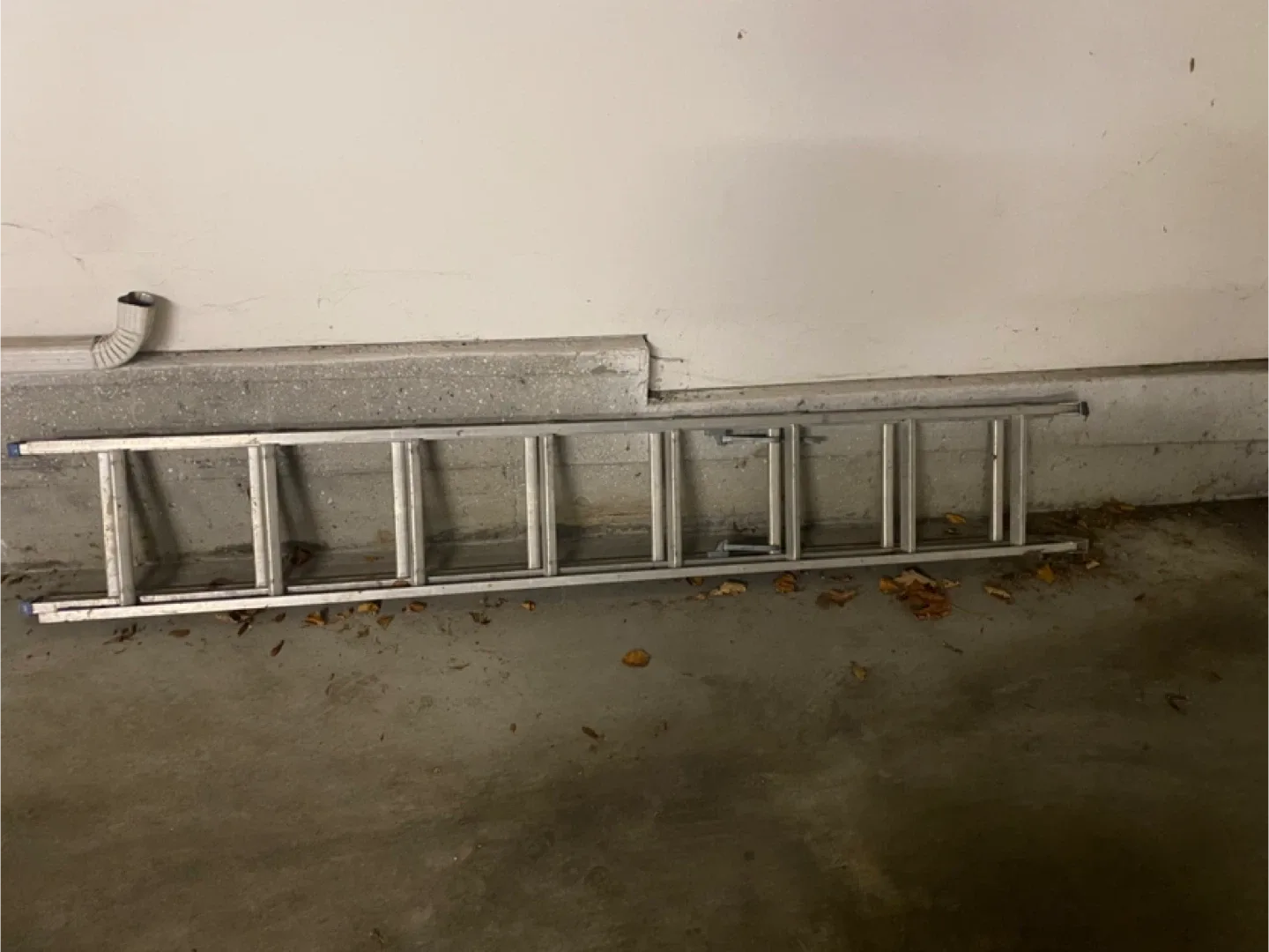 Aluminum Extension Ladder thumbnail