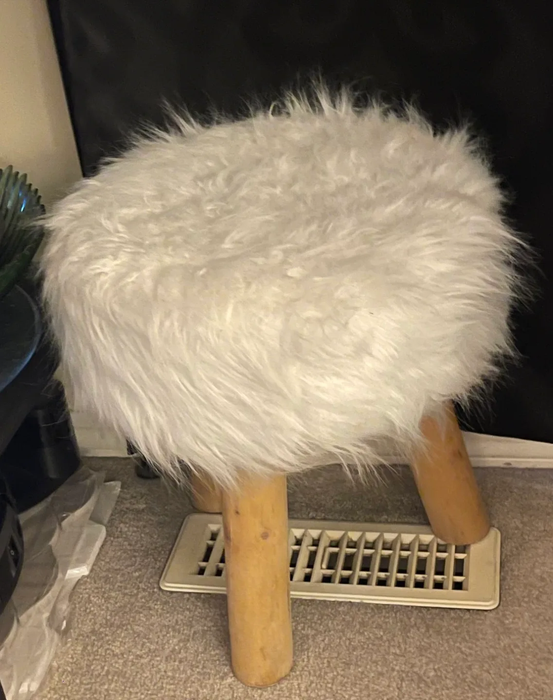🥕 Faux Fur Stool with Wooden Legs