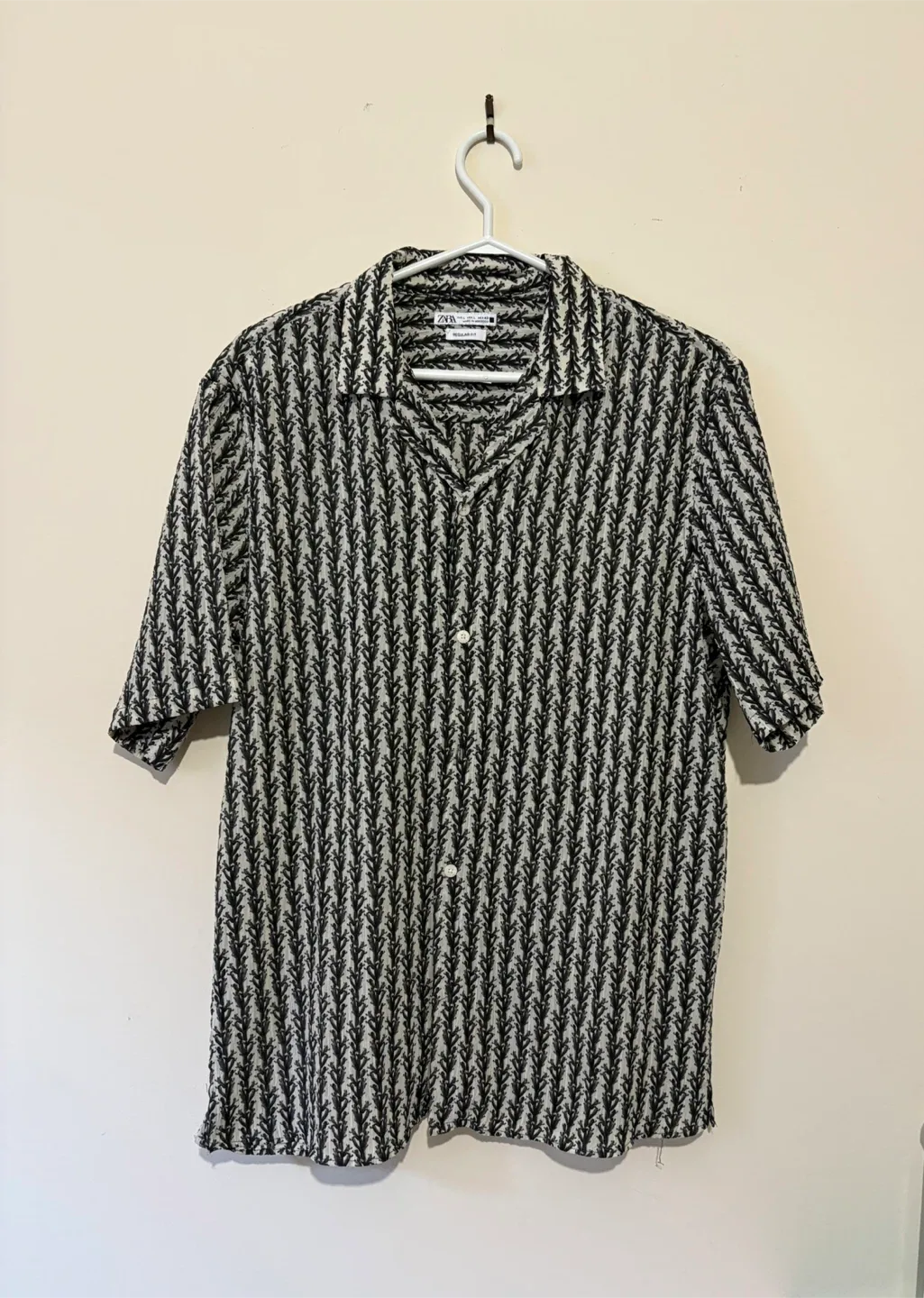 Zara Man L/42 Black & White Patterned Shirt thumbnail