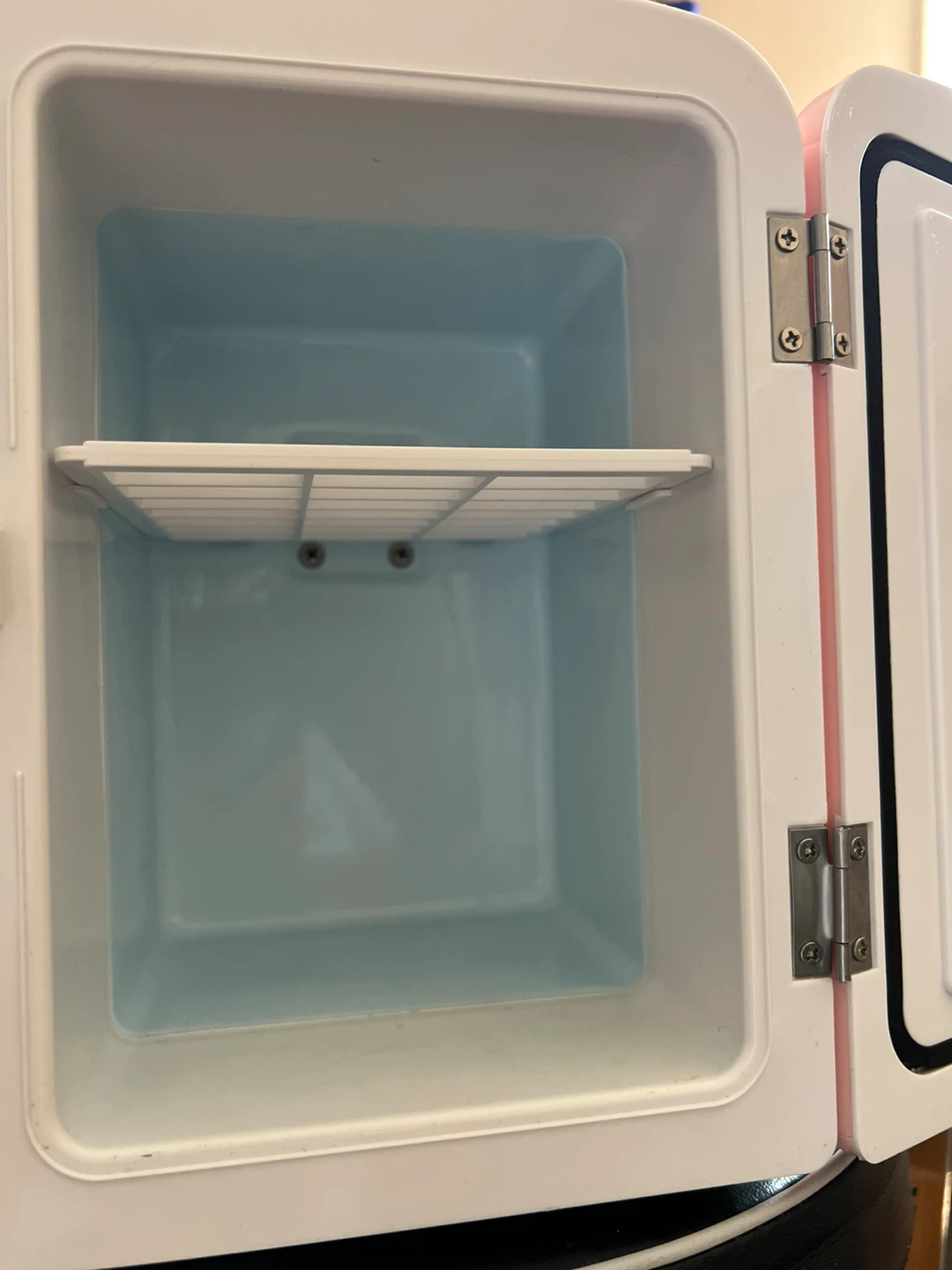 AstroAI Pink Mini Fridge - photo 2
