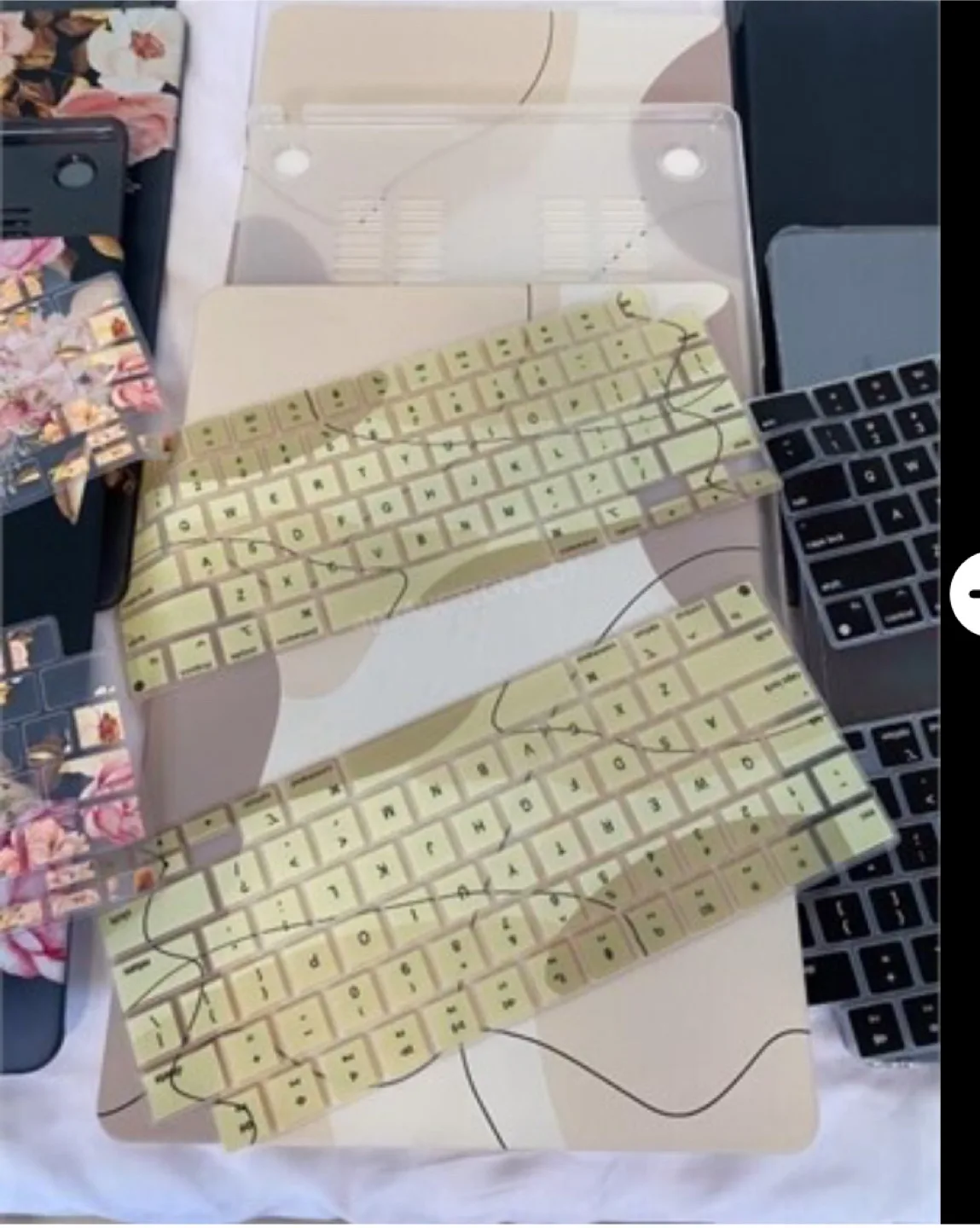 MacBook Air 15” Case & Keyboard Cover Set image indicator(2)