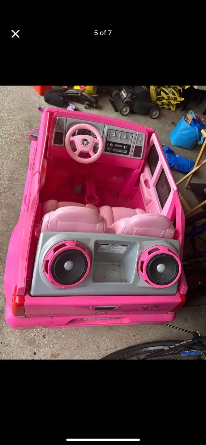 Pink Cadillac Barbie Ride-On Car ( needs new charger) image indicator(3)
