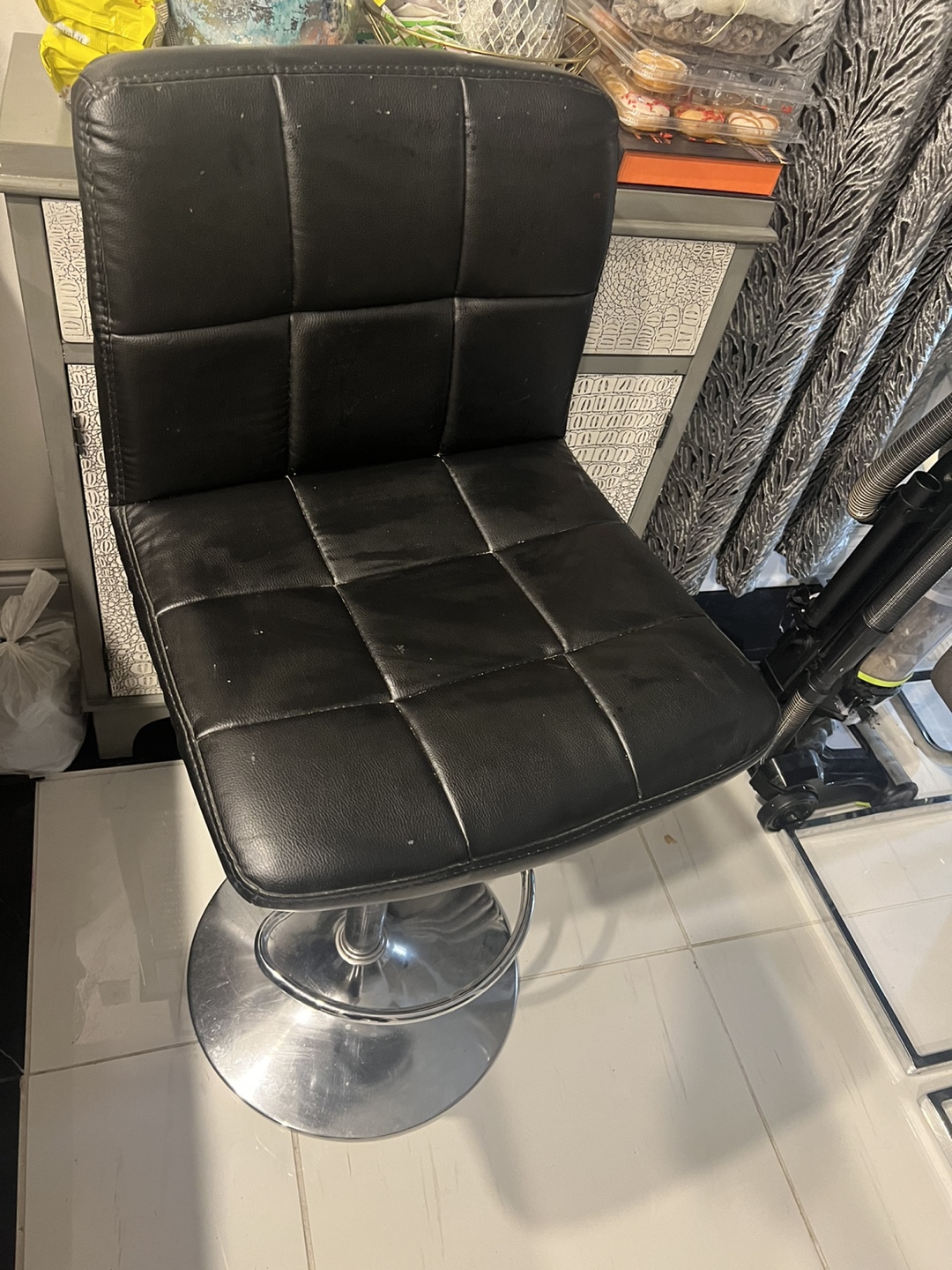 Black Swivel Bar Stool leather - photo 2