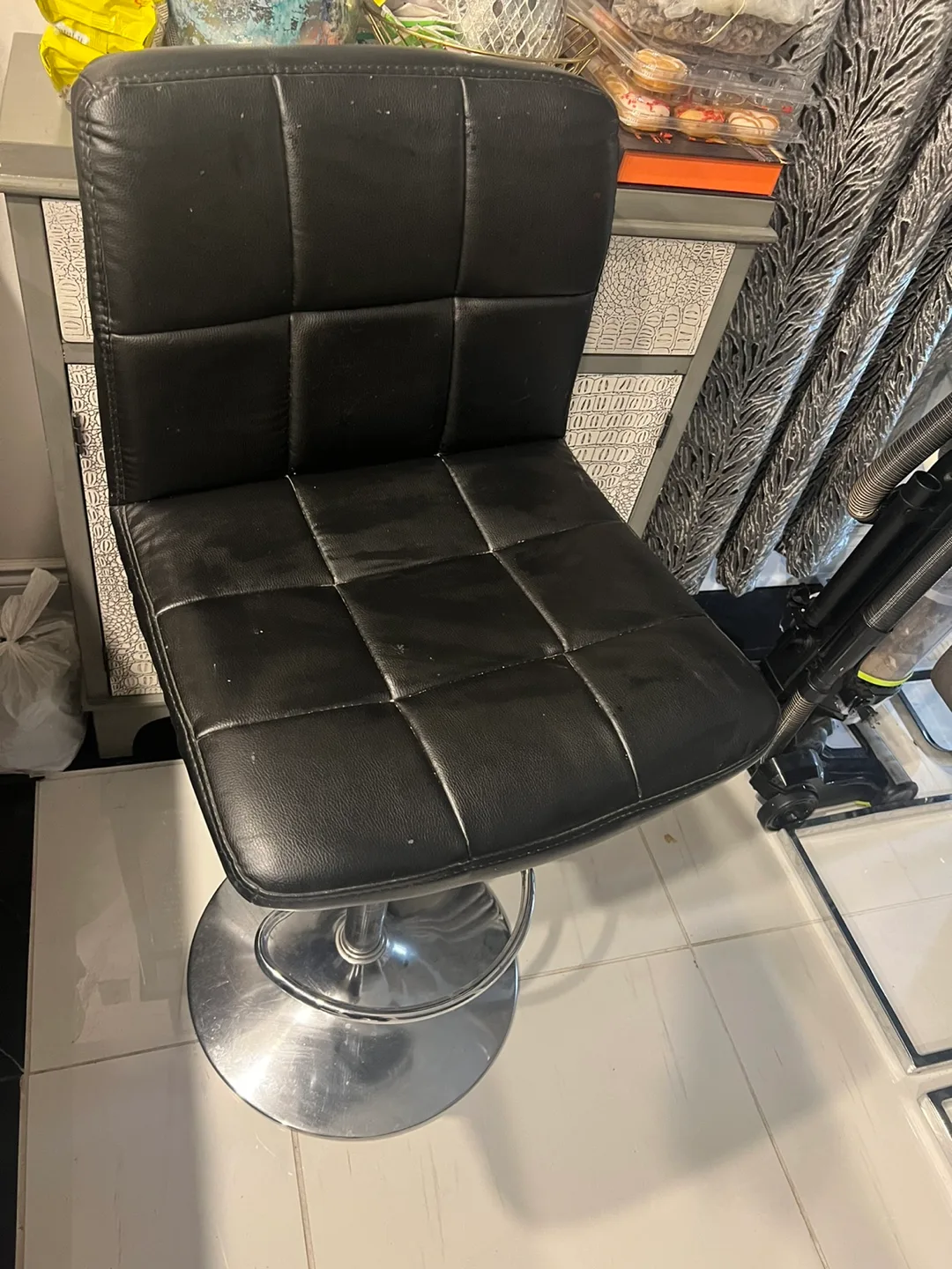 Black Swivel Bar Stool leather image indicator(2)