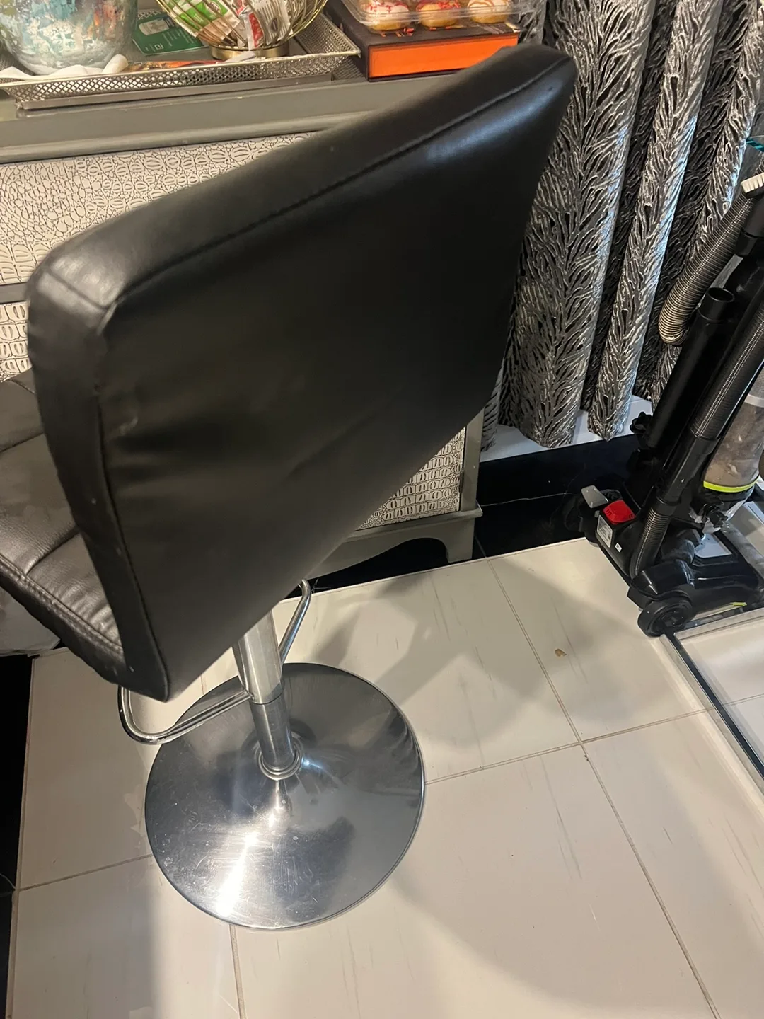 Black Swivel Bar Stool leather image indicator(3)