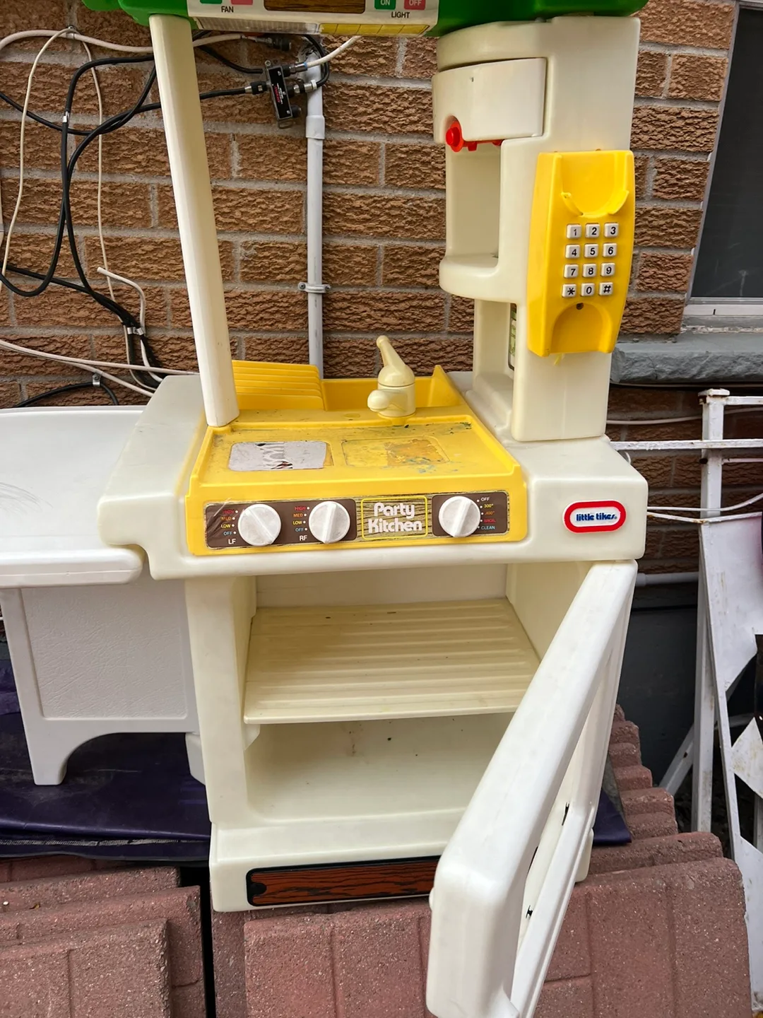 Little Tikes Party Kitchen Playset thumbnail