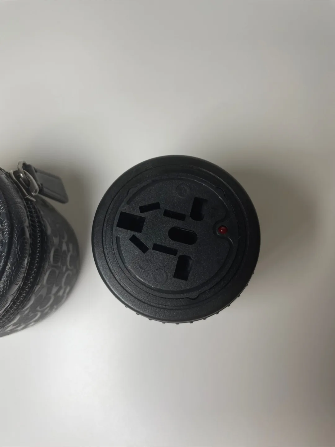 Coach Universal Travel Adapter with case image indicator(2)