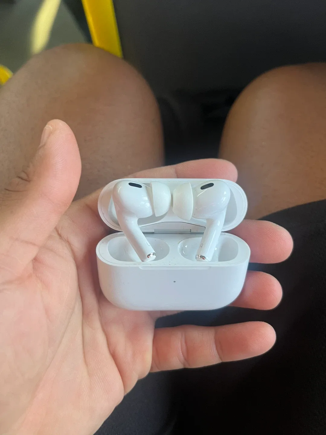 Apple AirPods Pro thumbnail