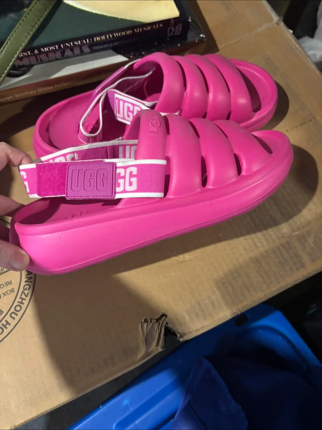 UGG slides thumbnail