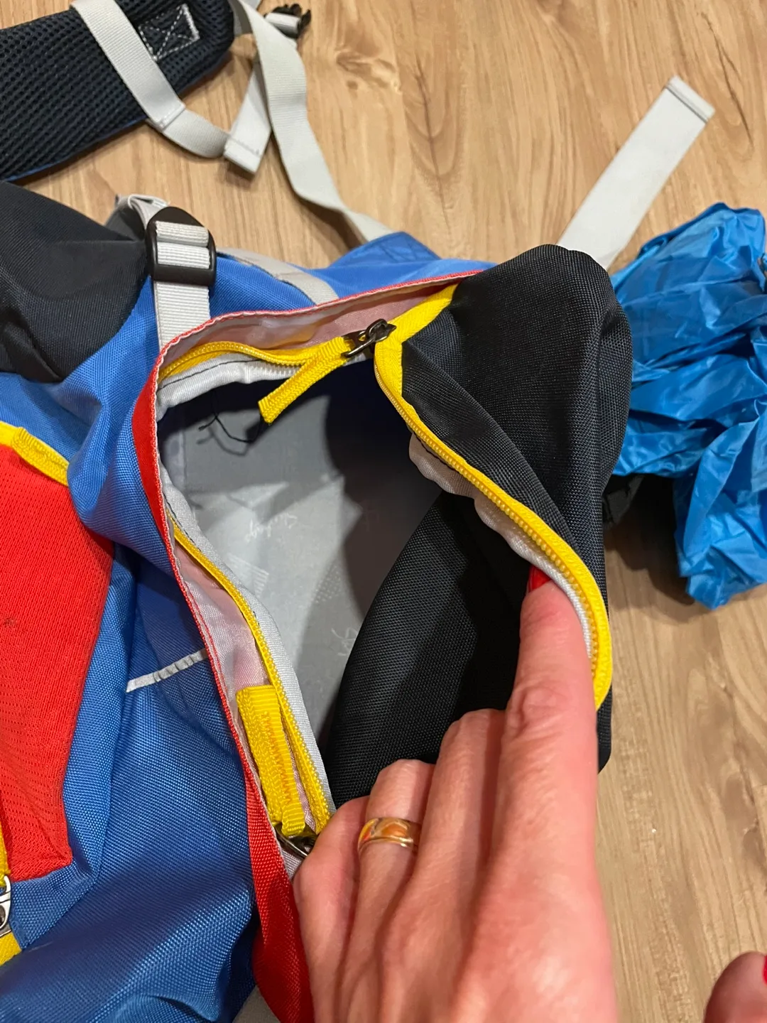 Skybags Tripod 45 Backpack - Blue, Red & Yellow image indicator(6)