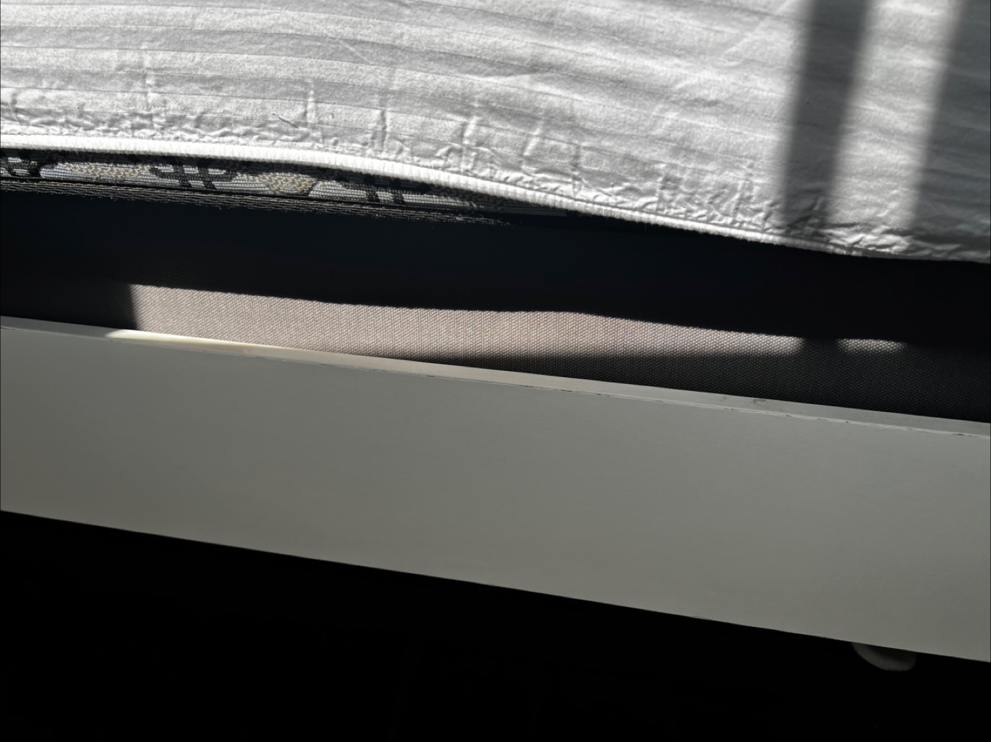 Queen size White Ornate Bed Frame - photo 3
