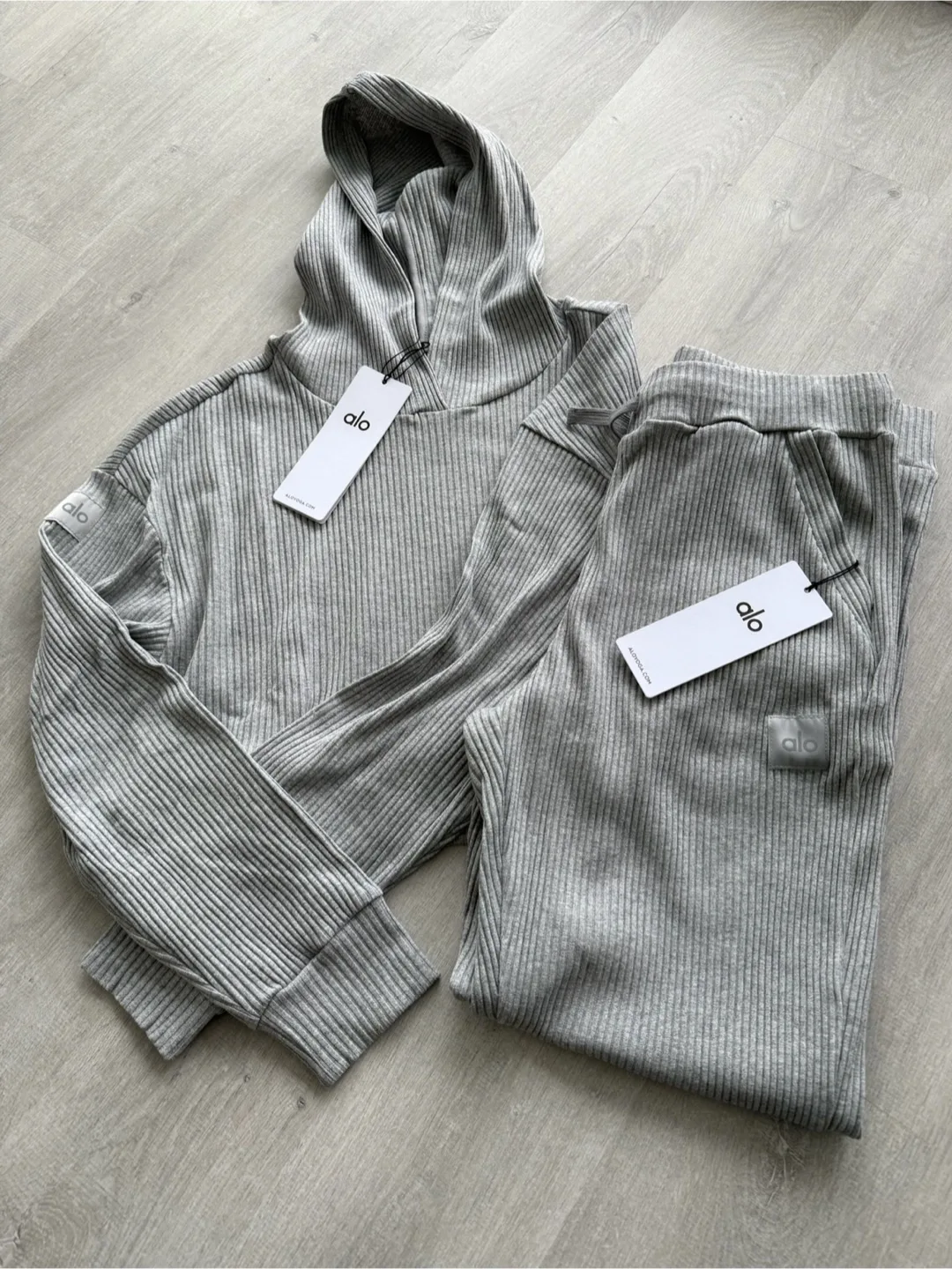 ALO Muse Hoodie & Sweatpant Set - Size M thumbnail