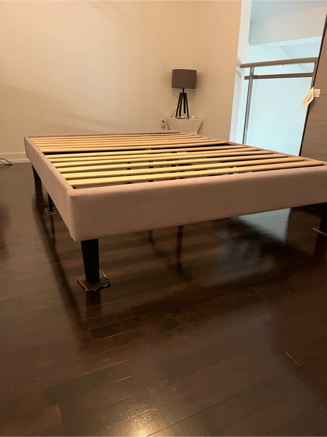 Upholstered queen Platform Bed Frame - Grey - photo 3