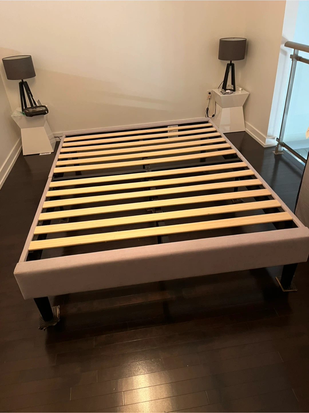 Upholstered queen Platform Bed Frame - Grey - photo 2