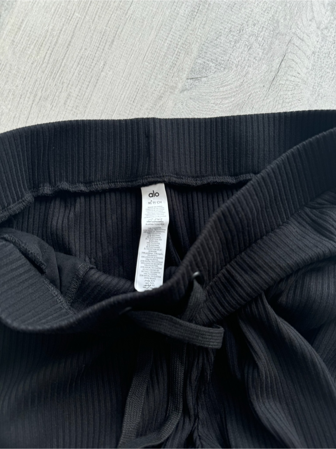 ALO Black Muse Hoodie & Sweatpants Set - Size S&M - photo 3