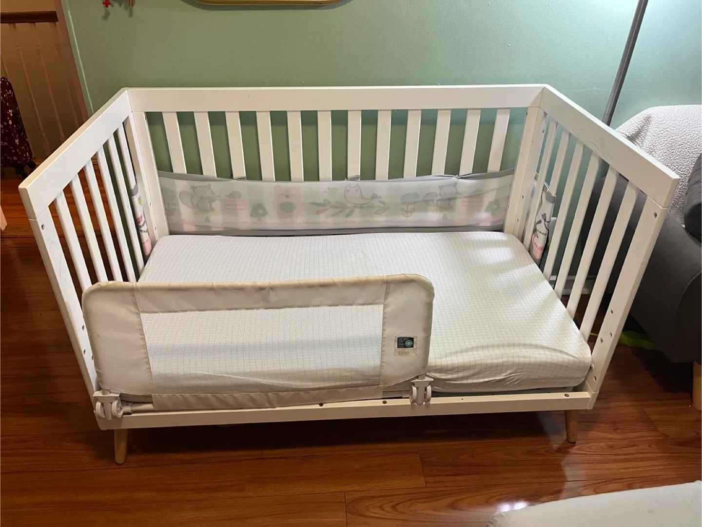 Delta Children 4 in 1 Baby Crib image indicator(2)