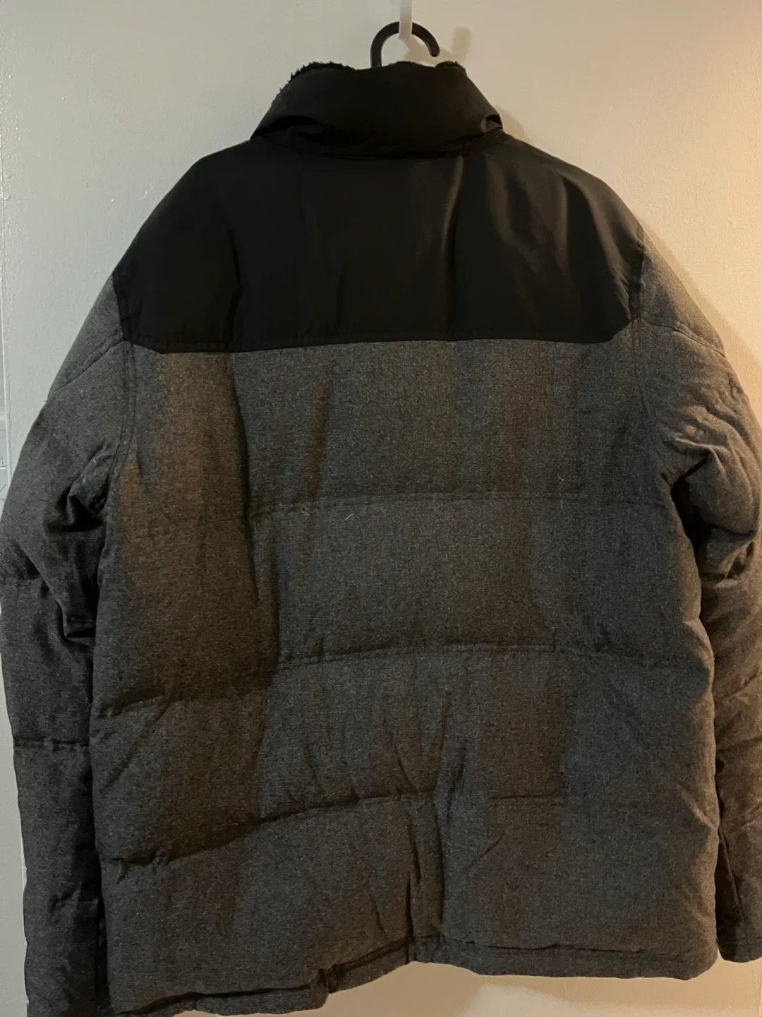 Eddie Bauer Men's L Puffer Jacket - Grey & Black image indicator(5)