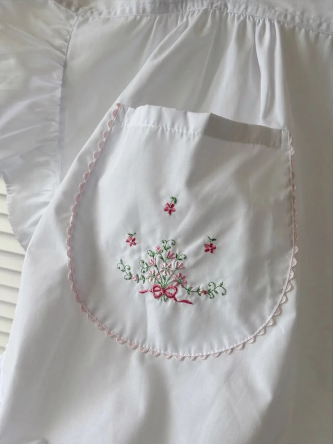 Vintage Half Apron with Floral Embroidery image indicator(3)