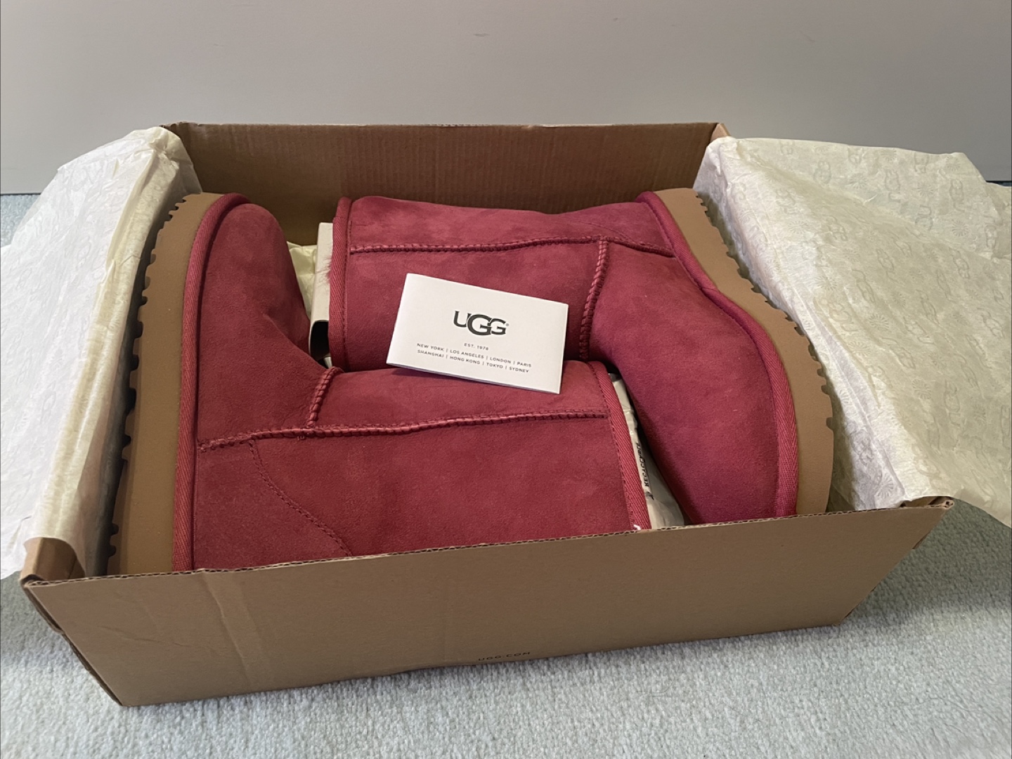 UGG Classic Short II Boot - Size 6