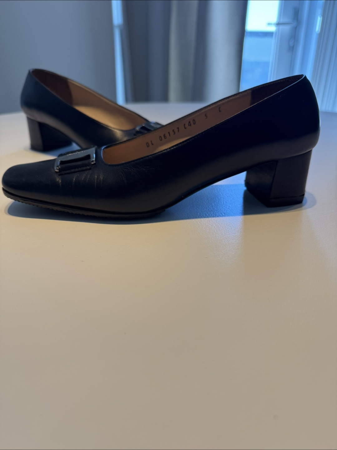Vintage Salvatore Ferragamo Black Leather Pumps - Size 5 - photo 3
