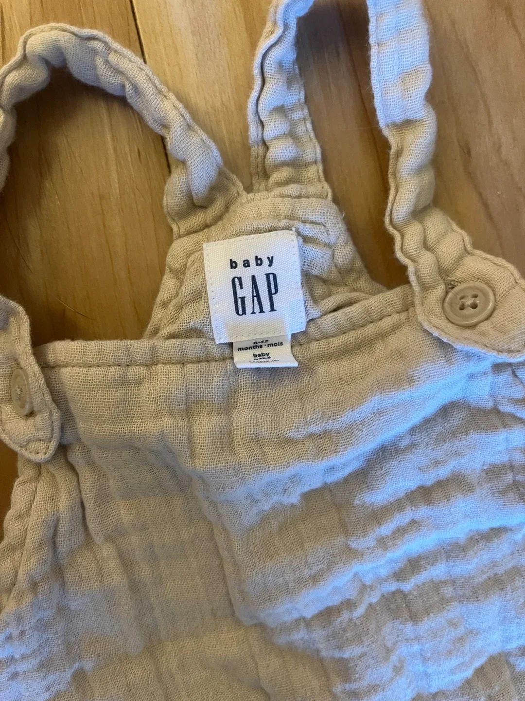 Baby Gap Romper - 6-12 Months image indicator(2)