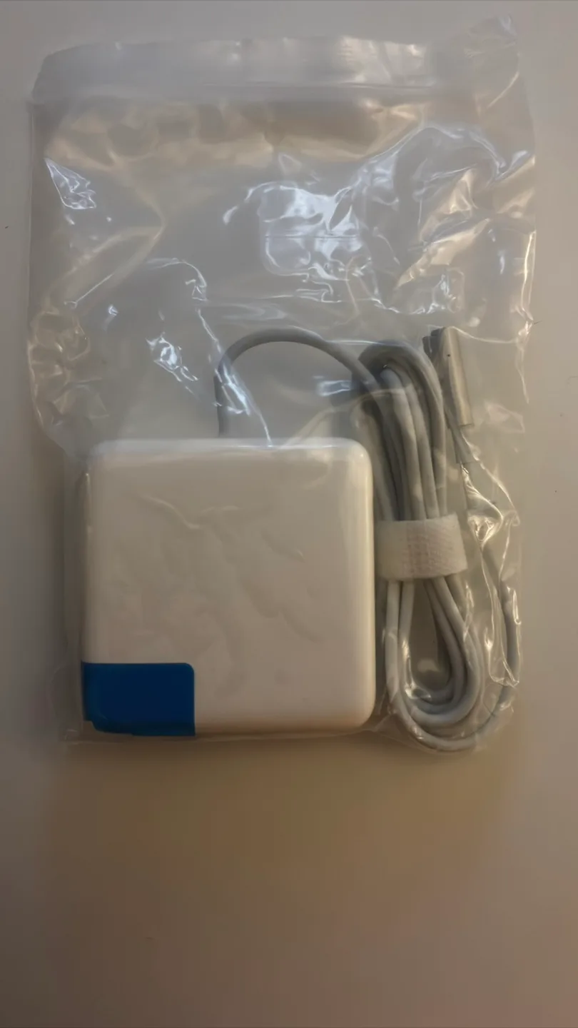 Apple 60W MagSafe Power Adapter image indicator(2)