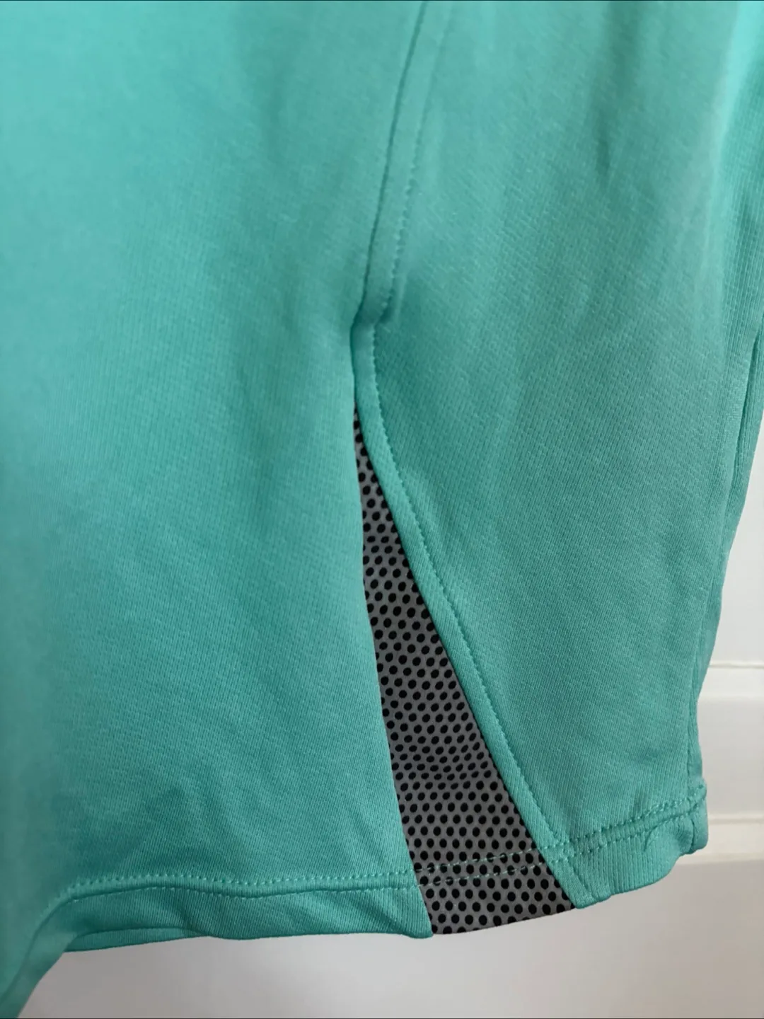 Descente Active T-Shirt - Black & Mint Green image indicator(3)