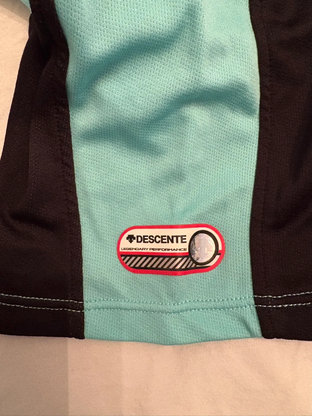 Descente Active T-Shirt - Black & Mint Green image indicator(5)