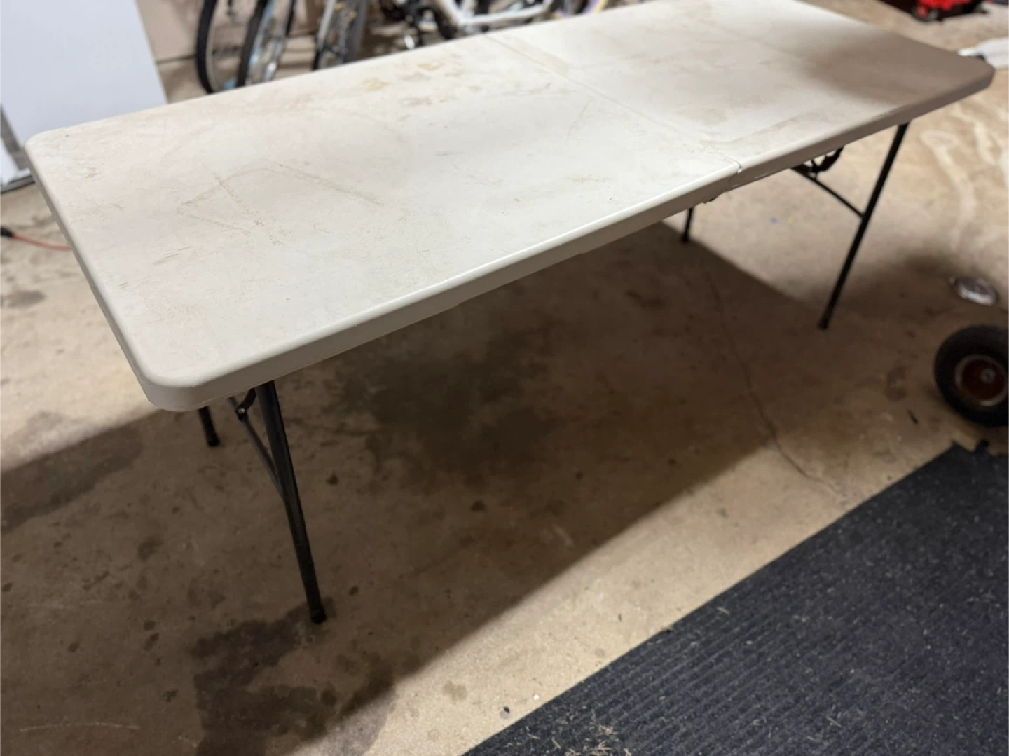 Folding Table - Great for Parties! - photo 2