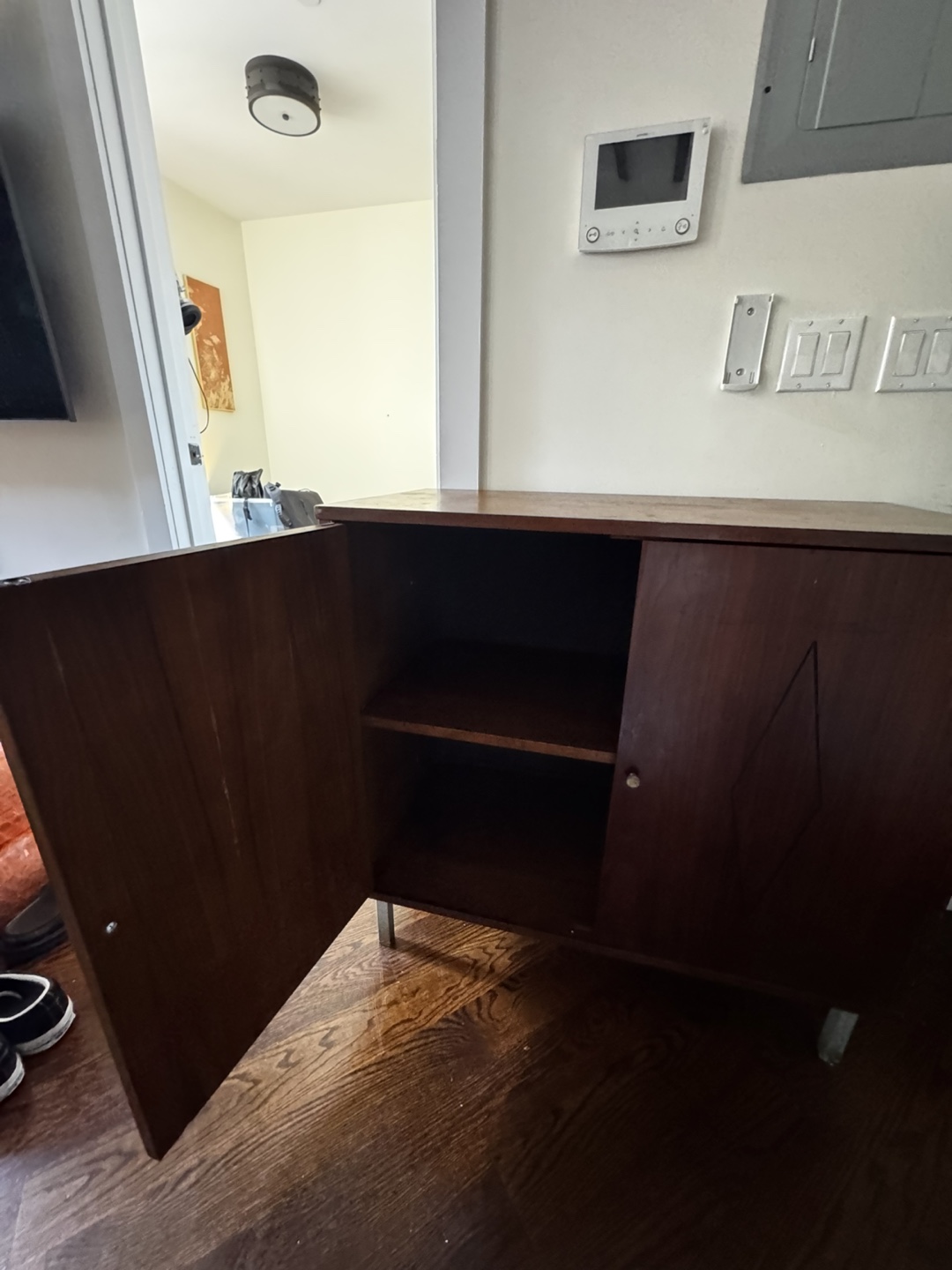Vintage 1950s MCM Small Cabinet/ Credenza - photo 4