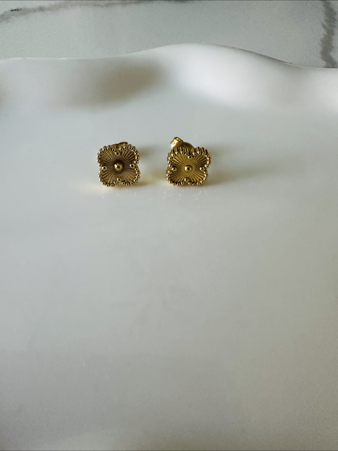 Gold Clover Earrings - photo 5