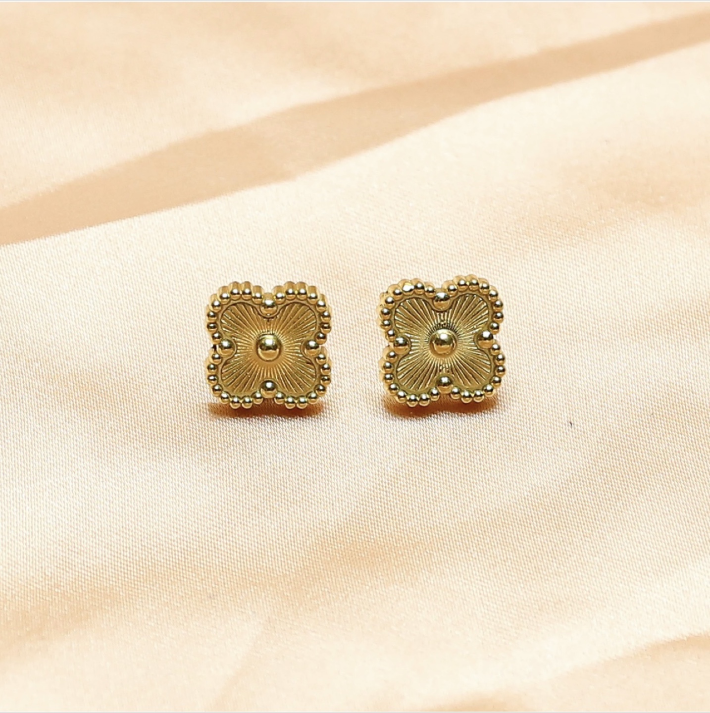 Gold Clover Earrings - photo 4