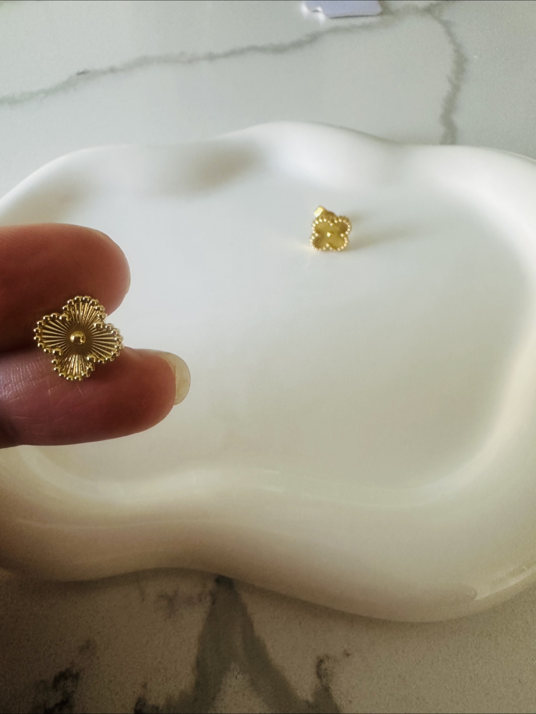 Gold Clover Earrings - photo 2