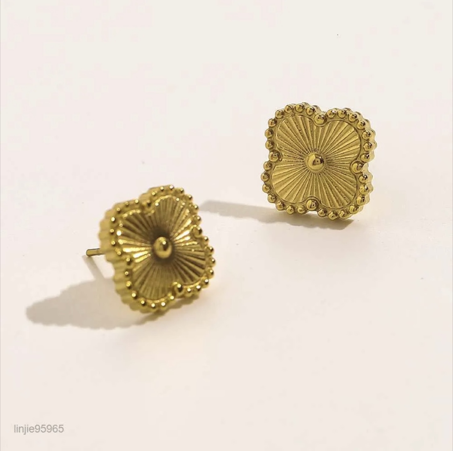 Gold Clover Earrings - photo 3