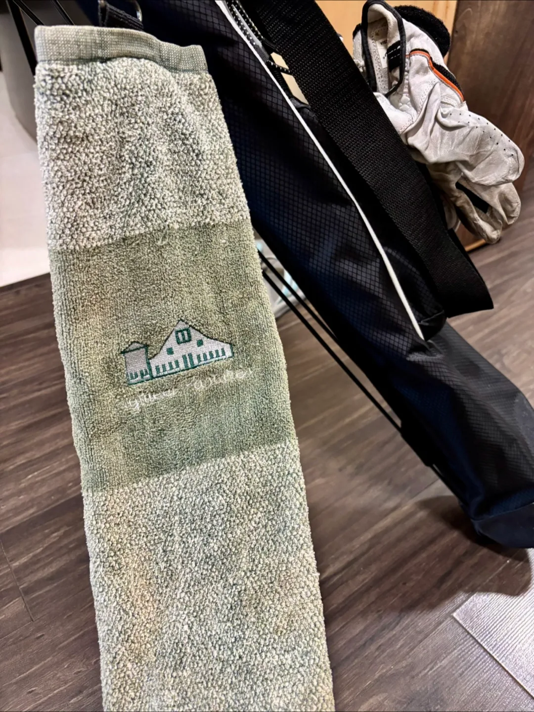 Golf Stand Bag with Callaway gloves- Black & White image indicator(2)