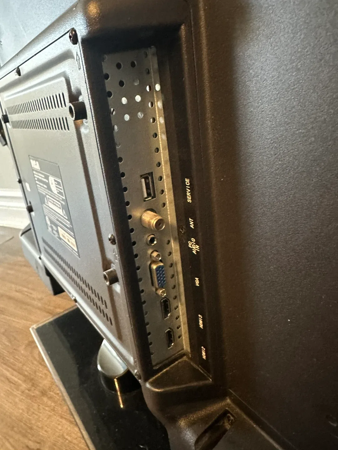 RCA RLLED3258A-E 32" Television image indicator(2)