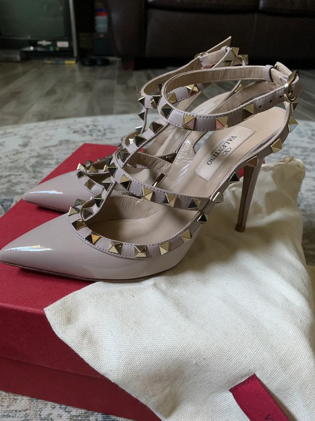 Valentino Garavani PATENT ROCKSTUD CAGED PUMP 100MM image indicator(3)