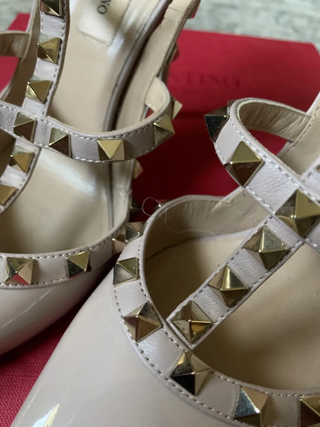 Valentino Garavani PATENT ROCKSTUD CAGED PUMP 100MM image indicator(5)