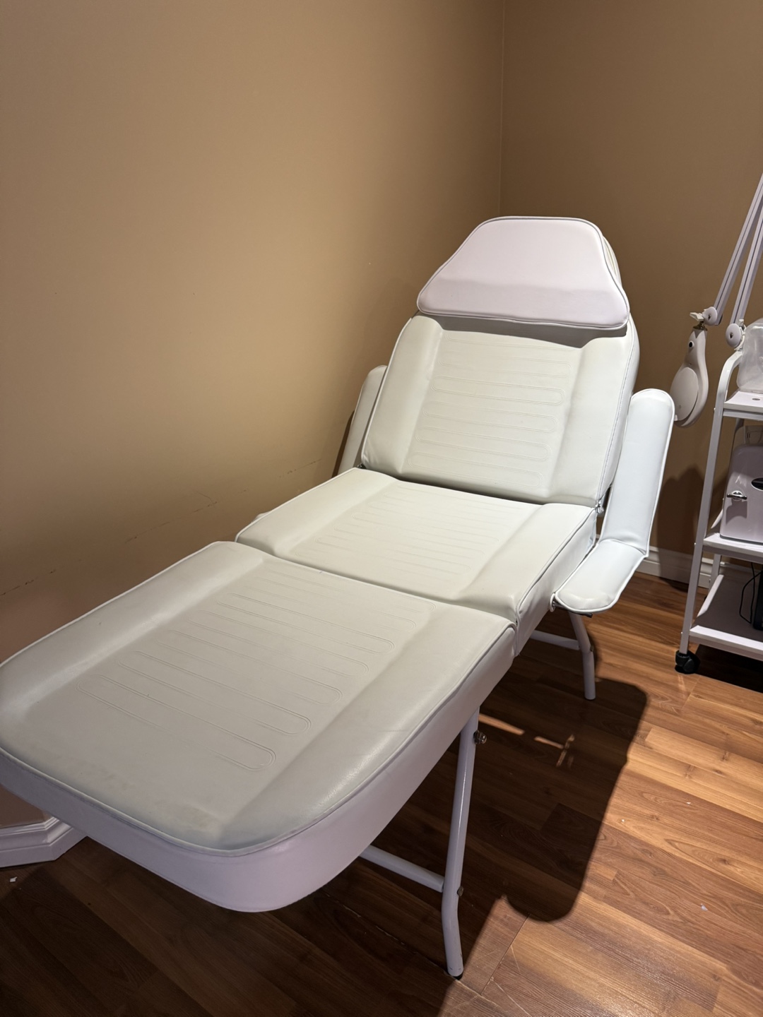 White Adjustable Spa/Massage Table