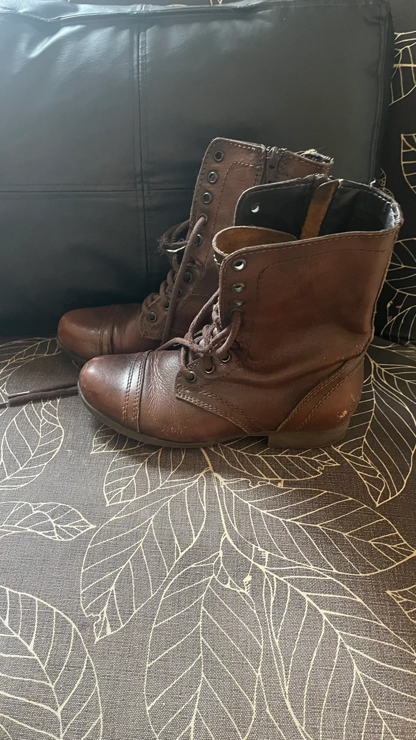 Steve Madden Troopa Brown Leather Boots - Size 5.5 image indicator(2)