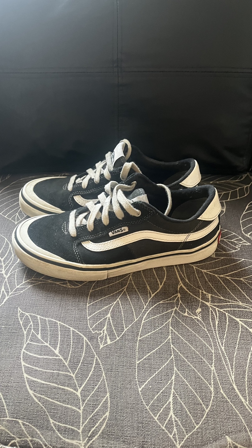 Vans Skateboard Shoes - Youth Size 4