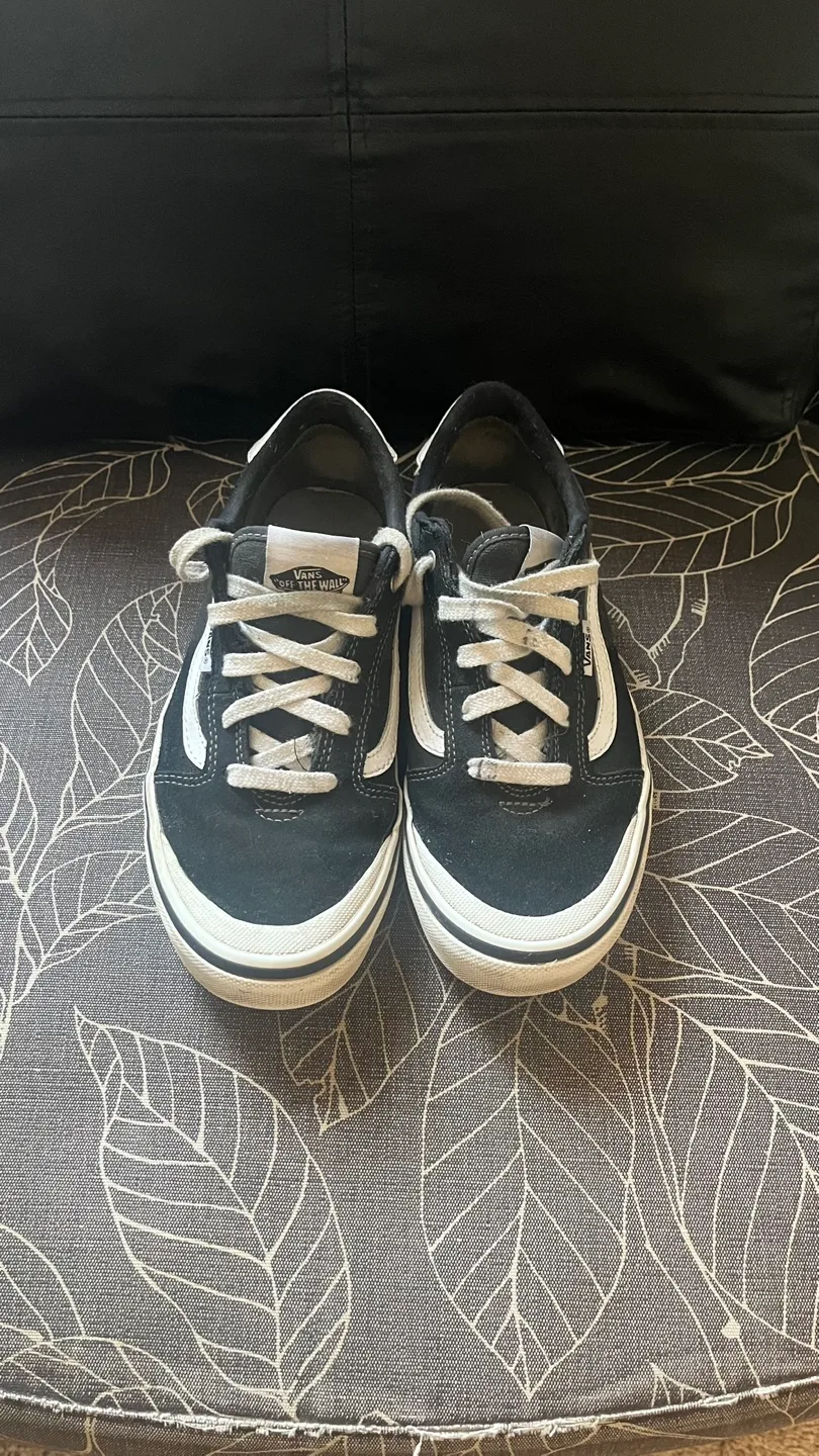 Vans Skateboard Shoes - Youth Size 4 image indicator(4)