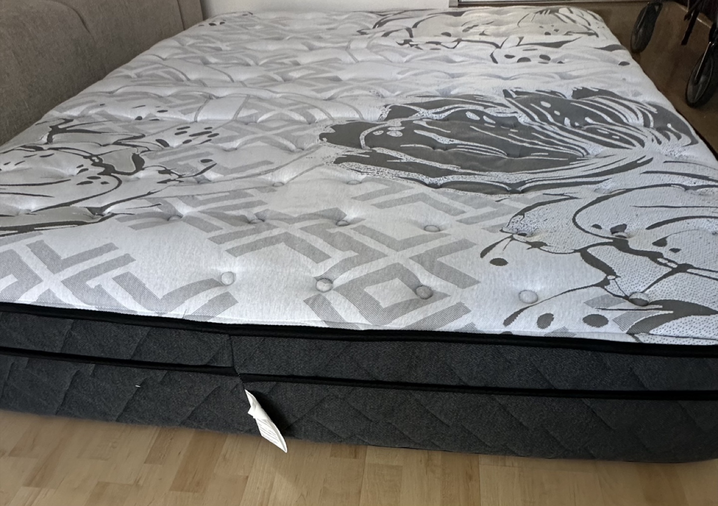 Sealy Posturepedic Mattress - photo 4
