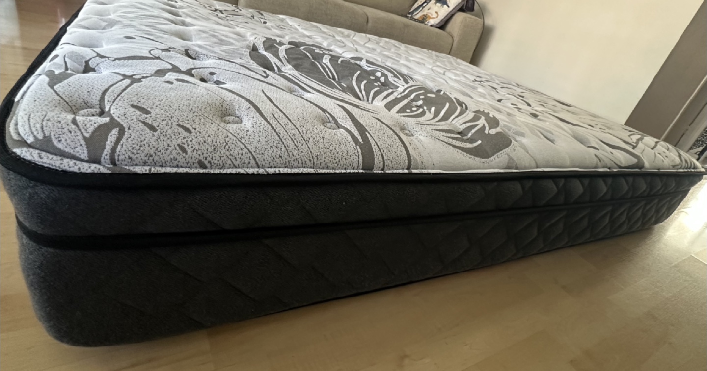 Sealy Posturepedic Mattress - photo 3