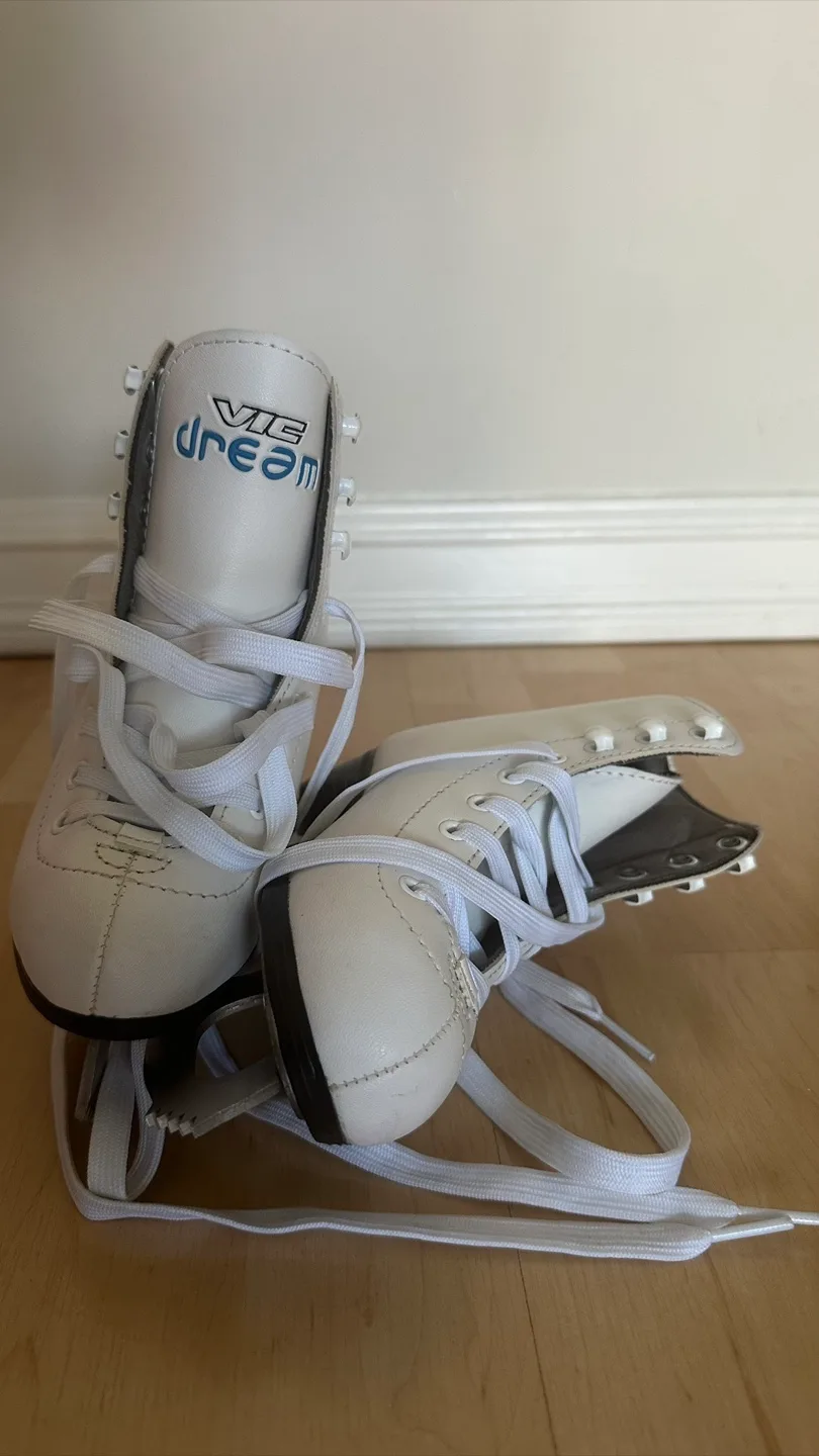 VIC Dream White Ice Skates. Size 12Y image indicator(2)